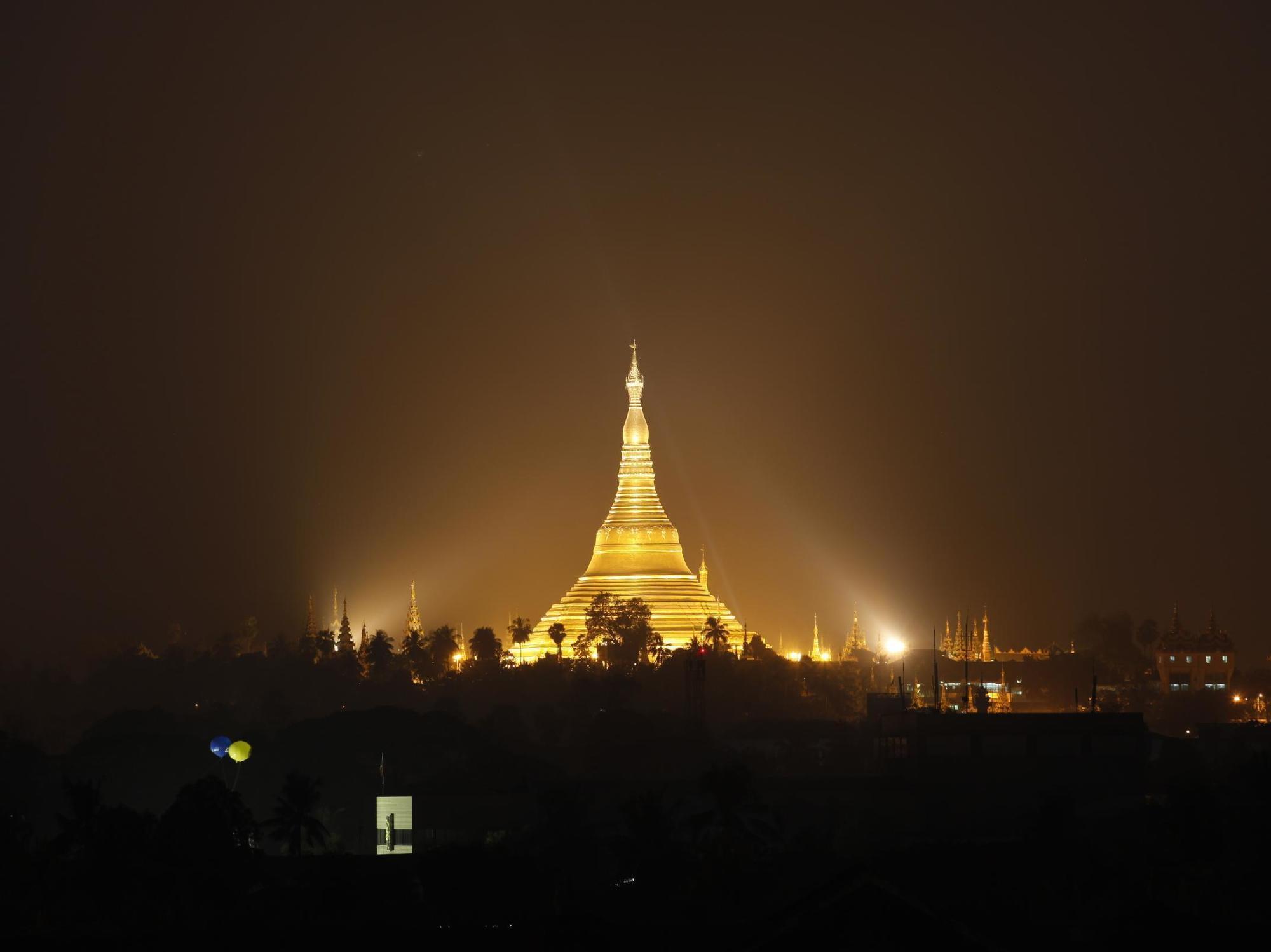 Yangon Regency Hotel Bagian luar foto